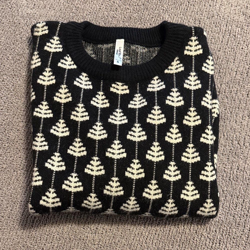 Boutique Black and White Patterned Women's Sweater